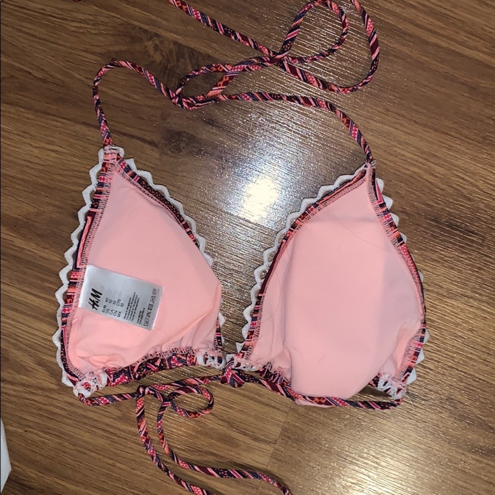 H&M Triangle Patterned Bikini Top - Picture 2 of 3